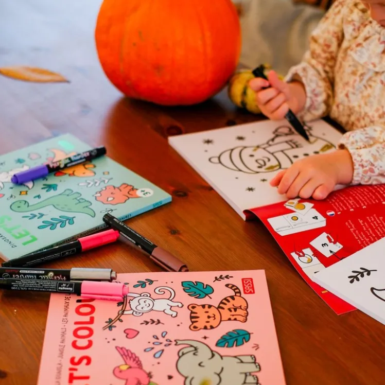 Let's Colour. Dinosauri
