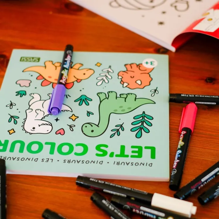 Let's Colour. Dinosauri