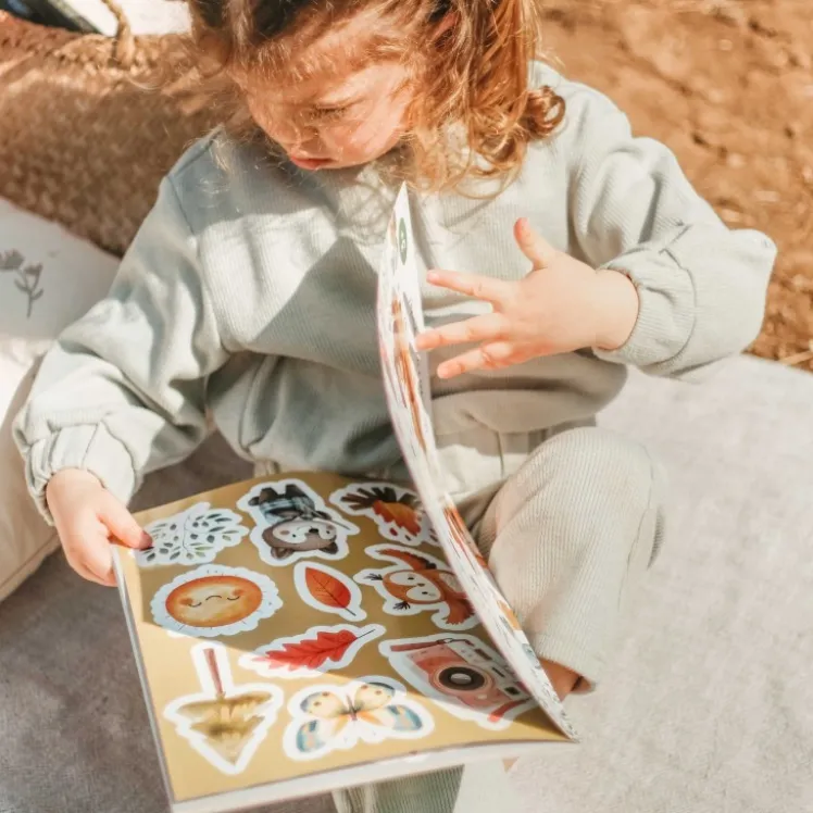 Sticker e attività. Il campeggio
